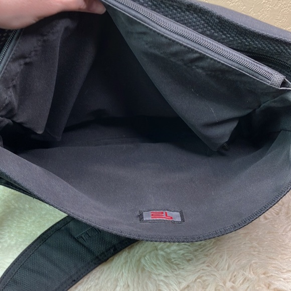 Tumi Messenger Laptop Bag - Picture 5 of 16